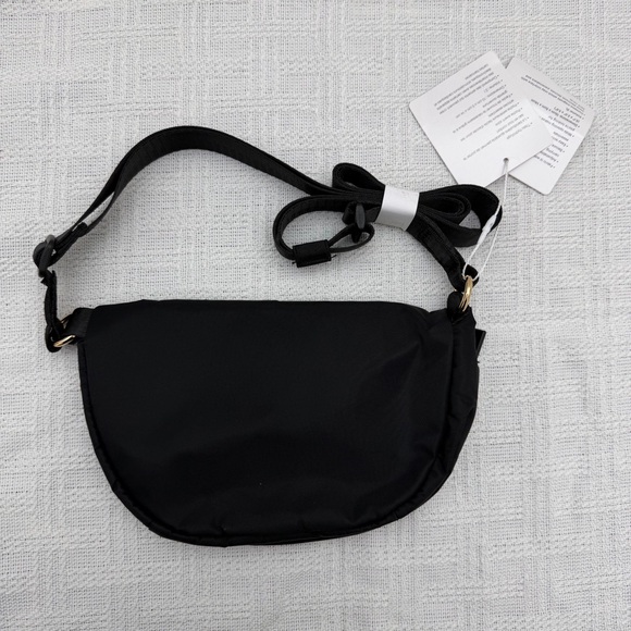 Lululemon athletica - All Night Festival Bag - Micro 2L - Black/Gold - Picture 2 of 6